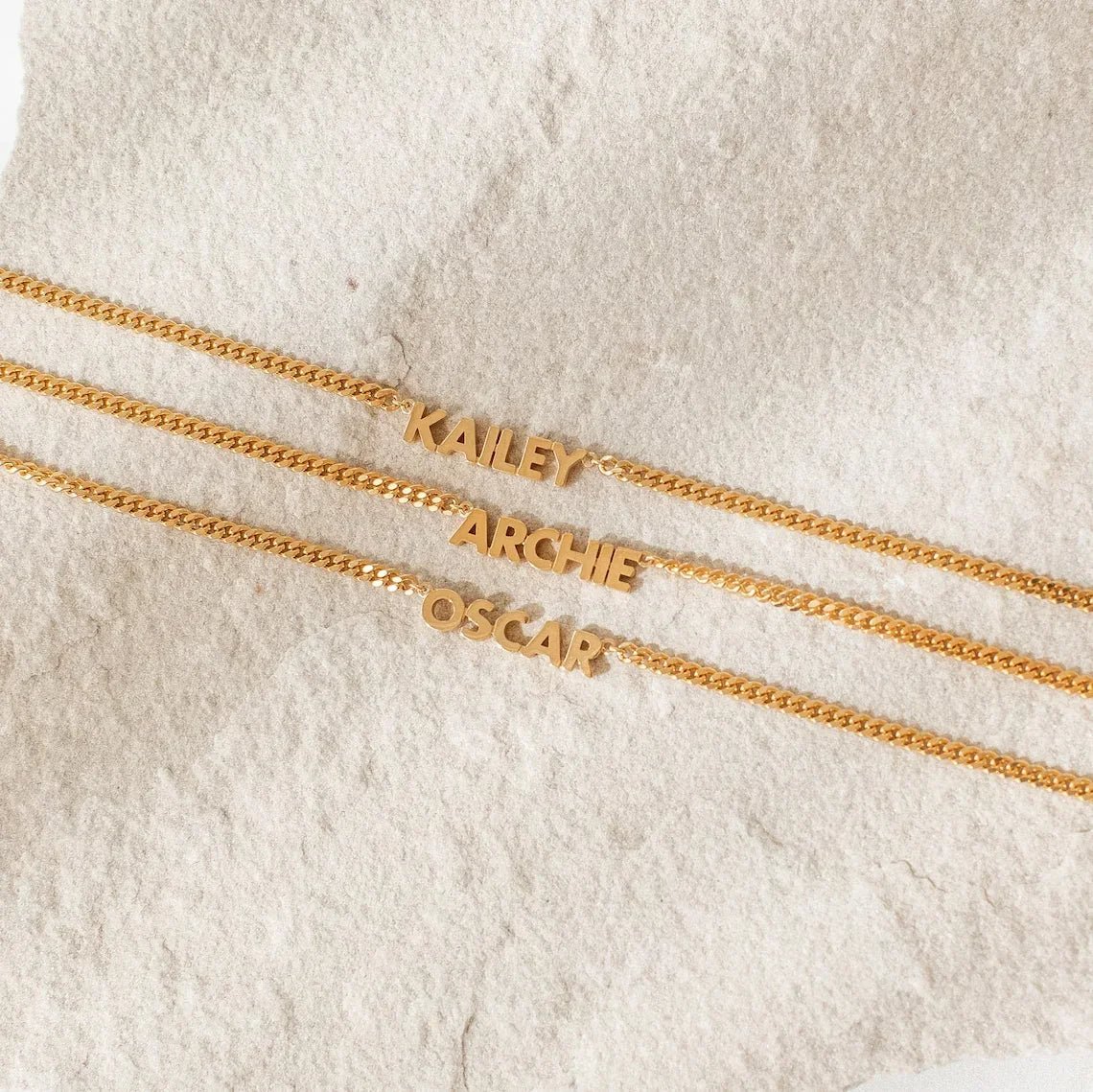 gold name necklaces personalised in gold finish