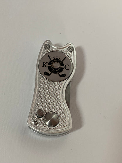 Flick Golf Divot Tool with Engraved Ball Marker