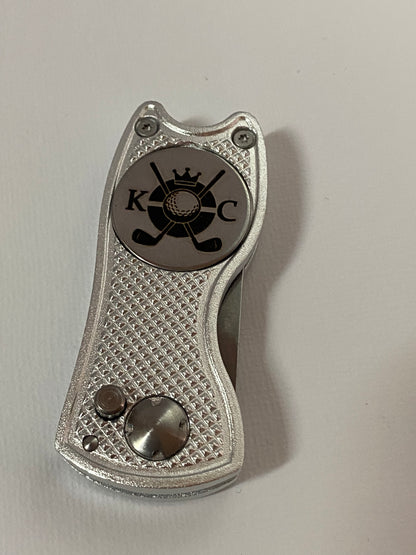 Flick Golf Divot Tool with Engraved Ball Marker